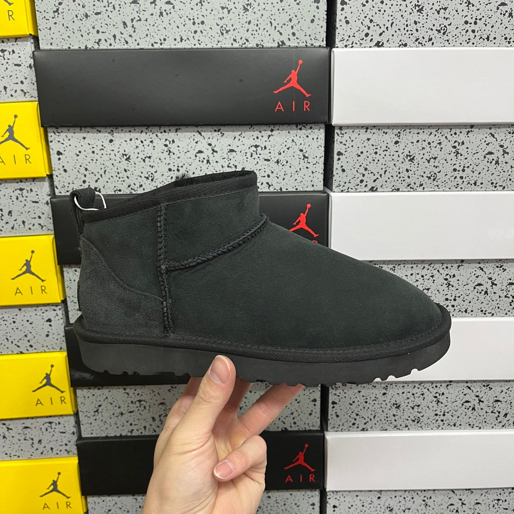 UGG Classic Ultra Mini Boot – Suede Ankle Boot with Shearling Lining, Herringbone Collar & Tonal Lug Sole in Black