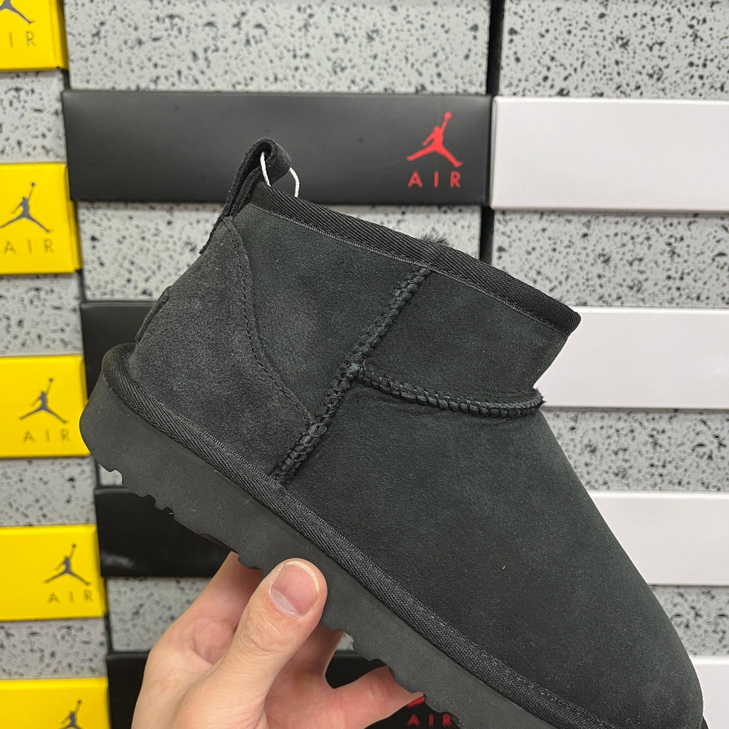 UGG Classic Ultra Mini Boot – Suede Ankle Boot with Shearling Lining, Herringbone Collar & Tonal Lug Sole in Black