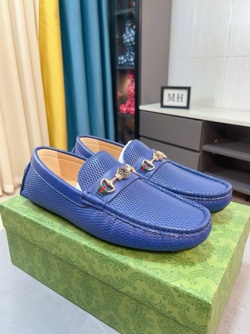 Gucci Men's Blue Textured Hardware Loafers