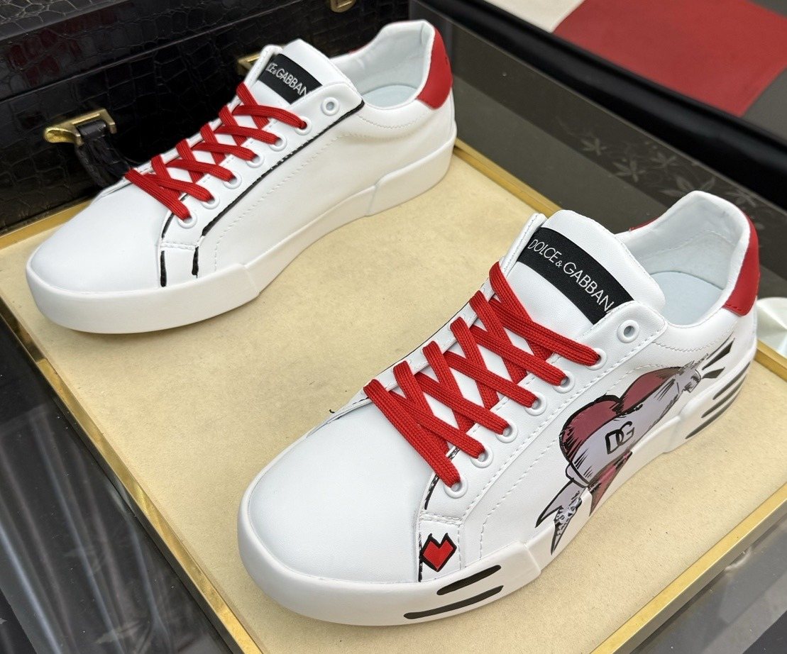 Dolce & Gabbana Red Lace Graphic Sneakers