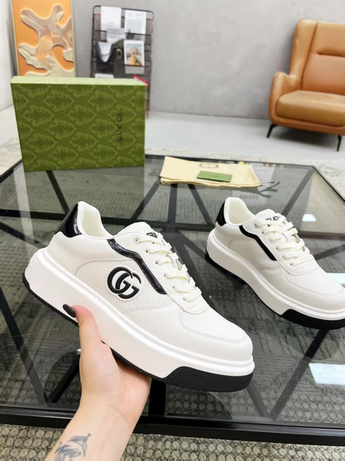 Gucci Men's White and Black Low-Top Sneakers