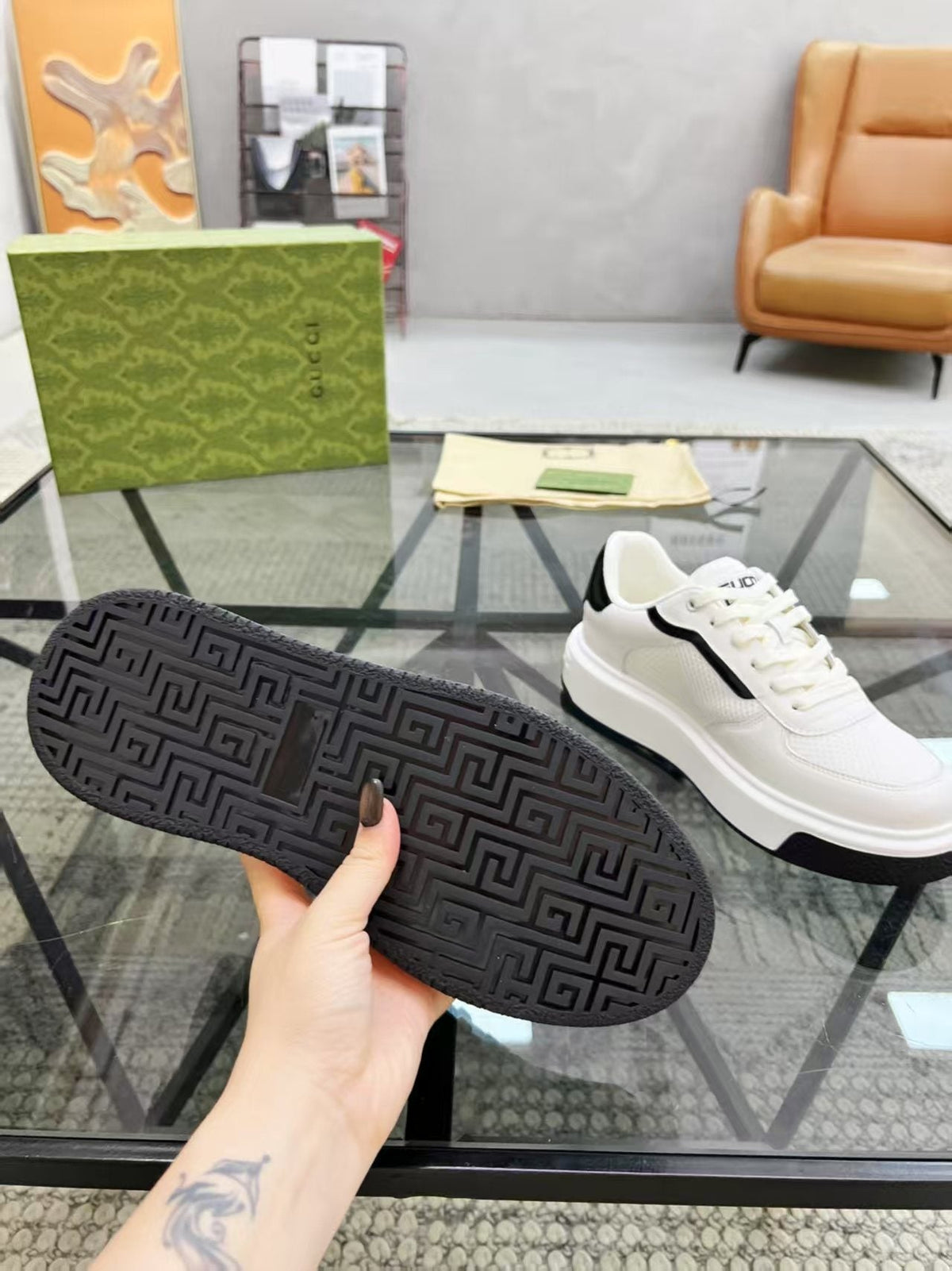 Gucci Men's White and Black Low-Top Sneakers