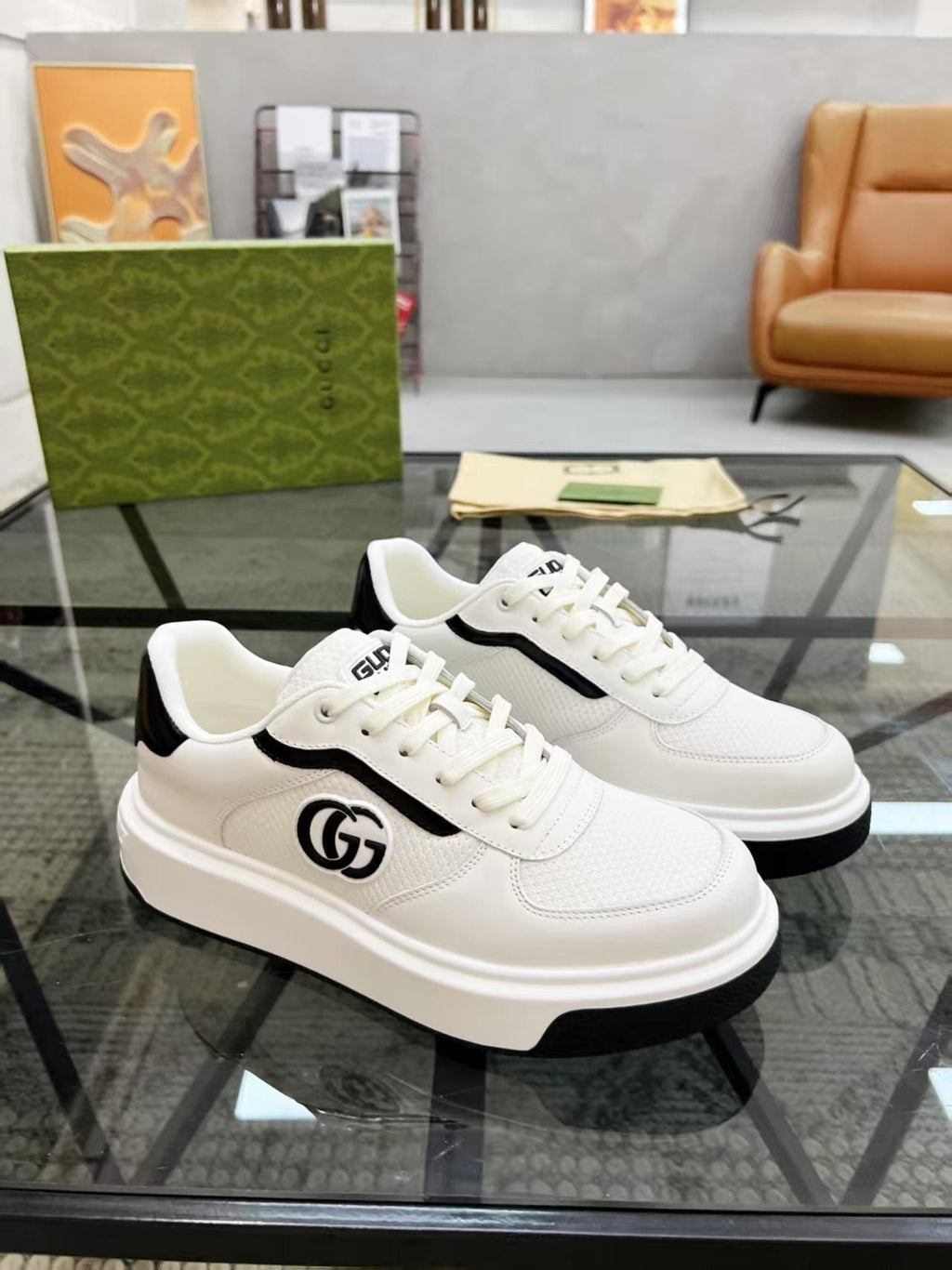 Gucci Men's White and Black Low-Top Sneakers