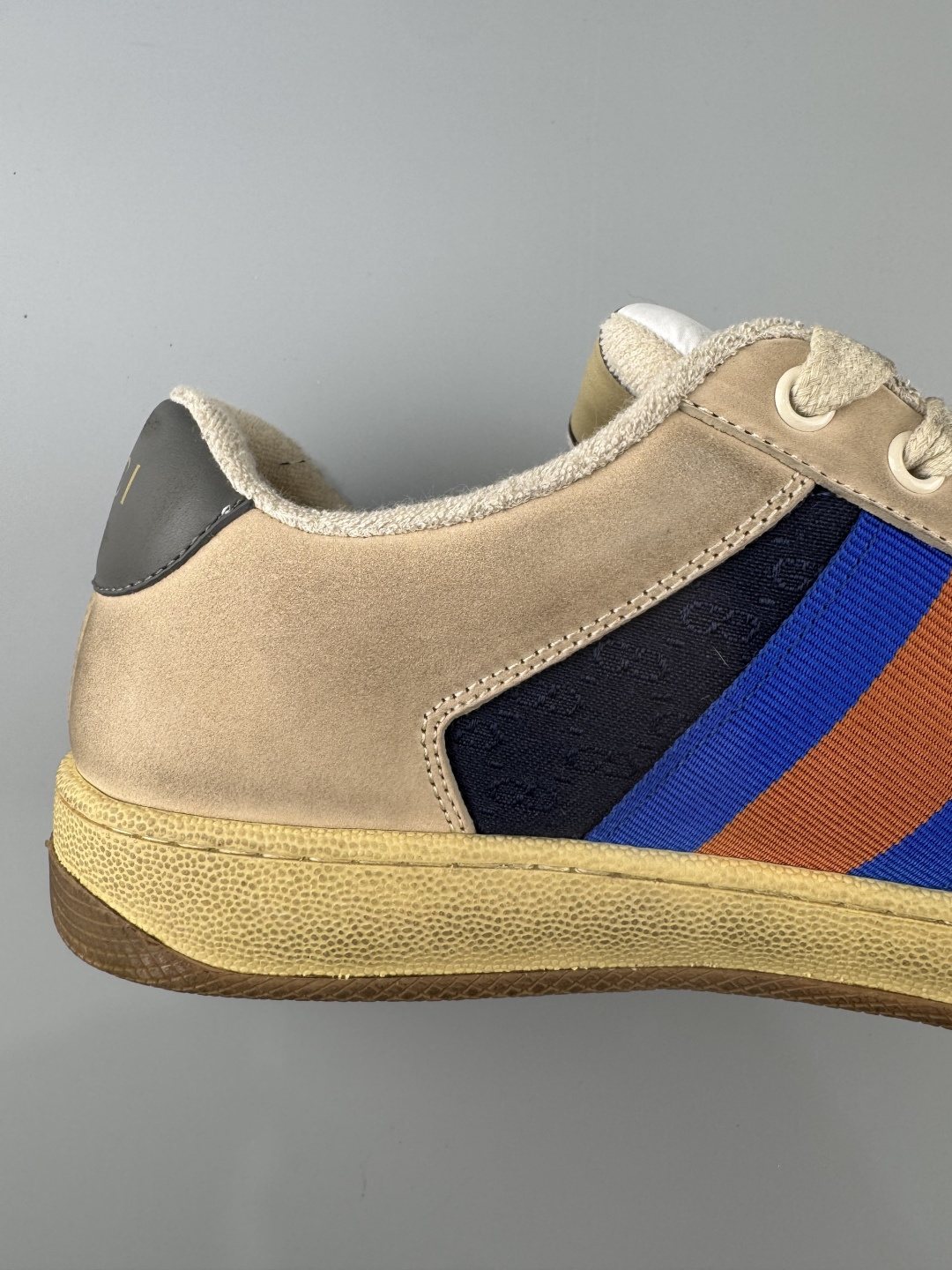 Gucci Beige Stripe Low-Top Sneakers