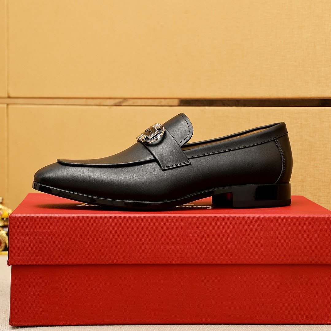 Ferragamo Men's Black Hardware Loafers - Low Stacked Heel