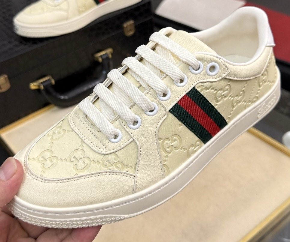 Gucci Patterned Low-Top Sneakers with Stripes